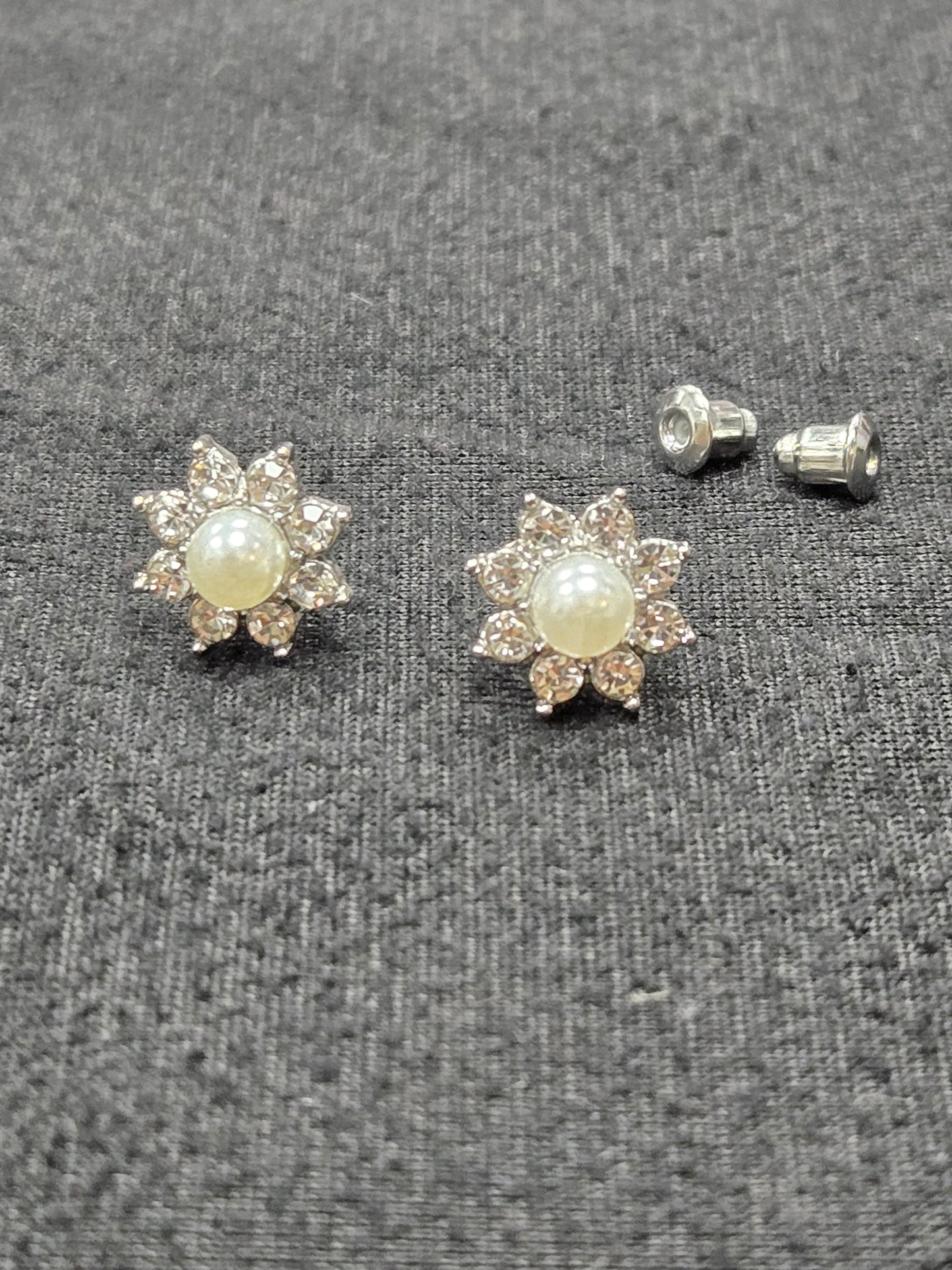 Pearl studs